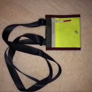 Lululemon crossbody/fanny pack (4x4 inches)